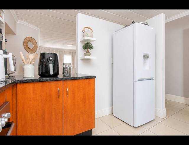 2 BEDROOM SECTIONAL TITLE TO LET IN MORNINGSIDE